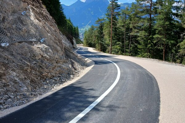 foto_8_asphalt_nach_graben2.jpeg
